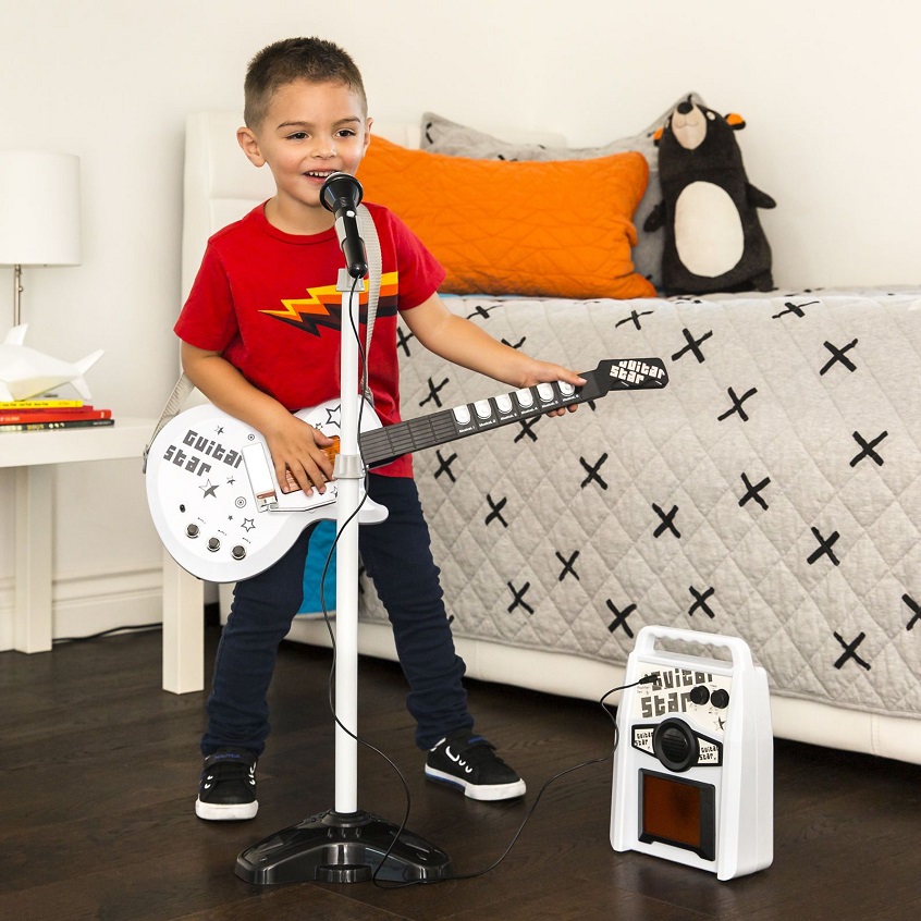 Kid play Guitar