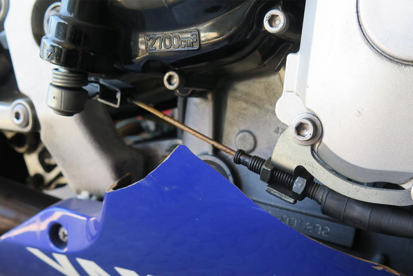adjust-the-motorcycle-throttle-cable-slack 