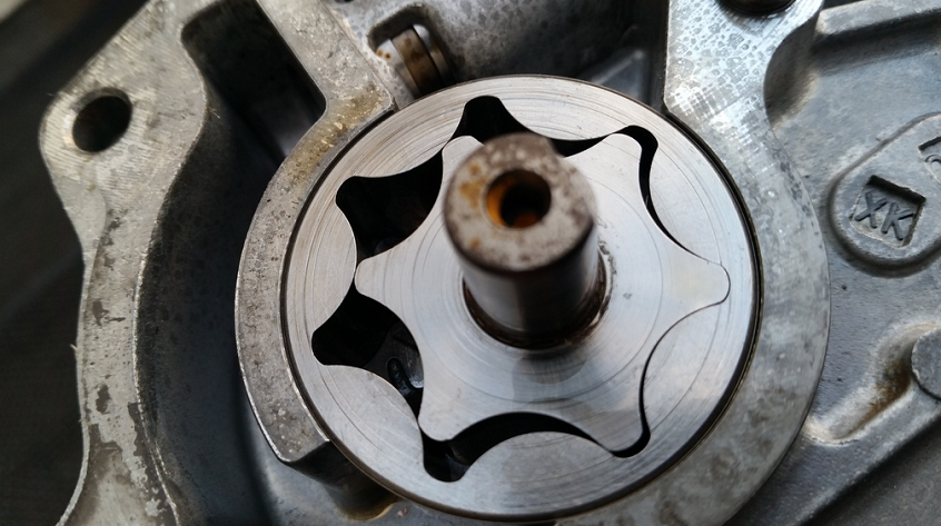 Close-up of bad oil pump gear